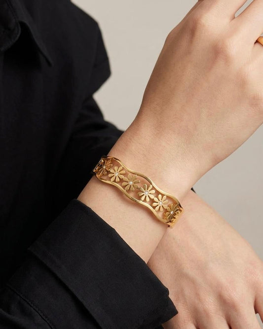 Sunny Daisy Linked Cuff