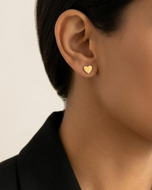 Sleek heart stud